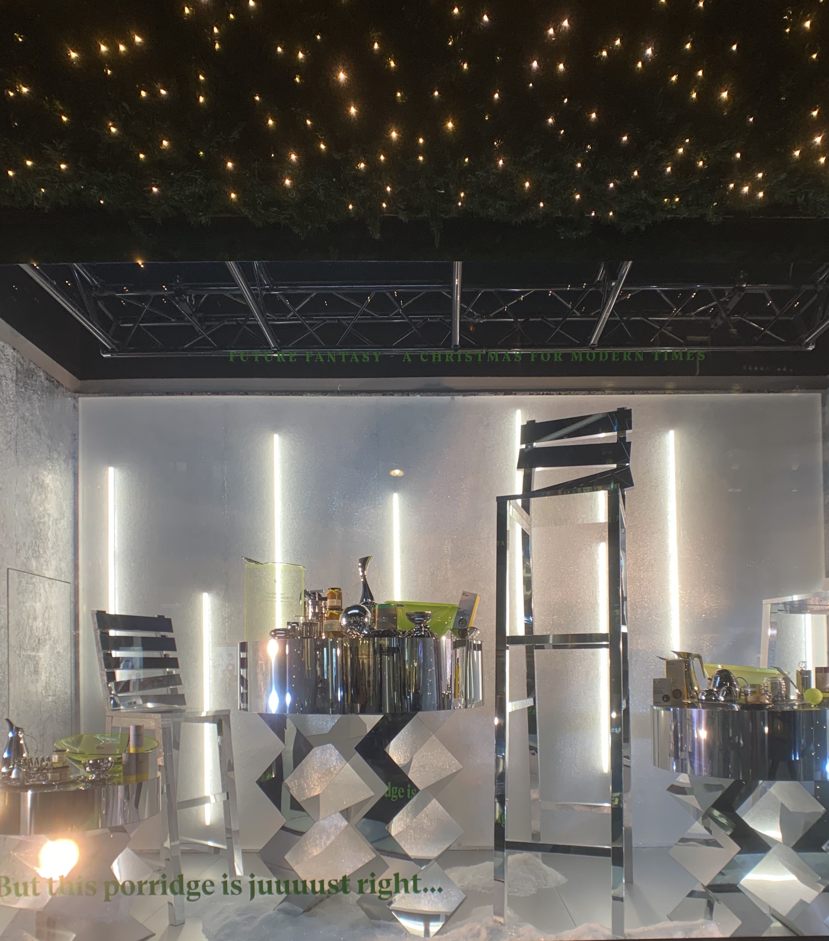 Advent Stories #8 | Five Shot Glasses Of Gin