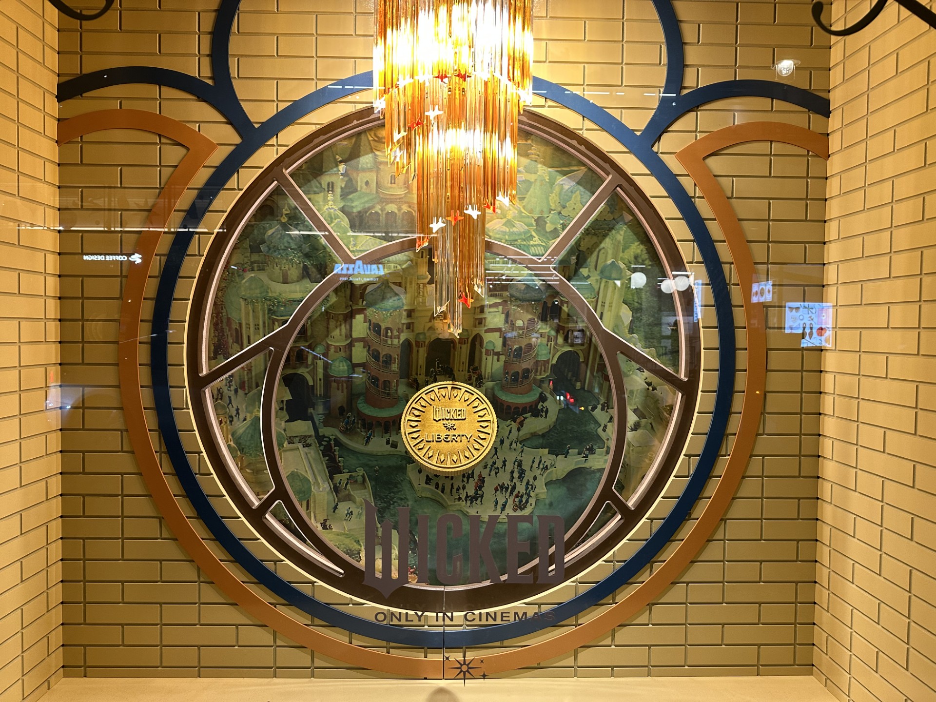 Day 17 | The Christmas Windows – Liberty